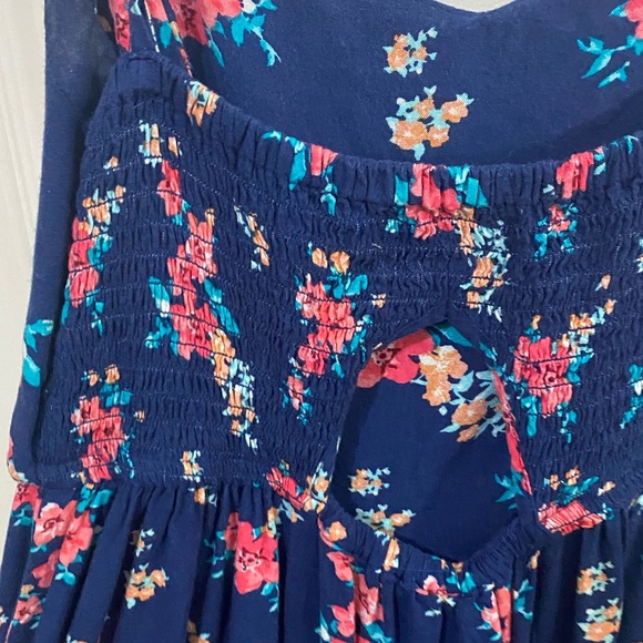 Keyhole back, Floral Dress with Pockets. - Picture 3 of 5